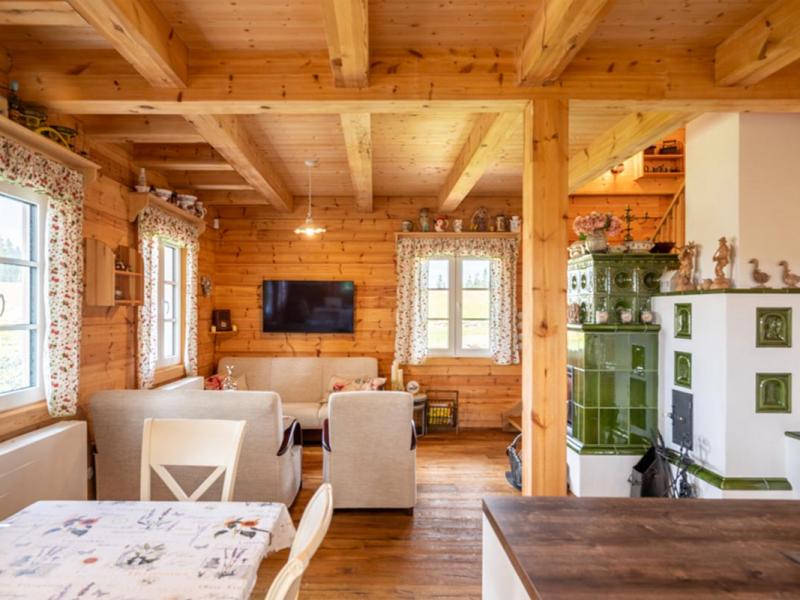 Poloroubenka Filipova Hut 1 12