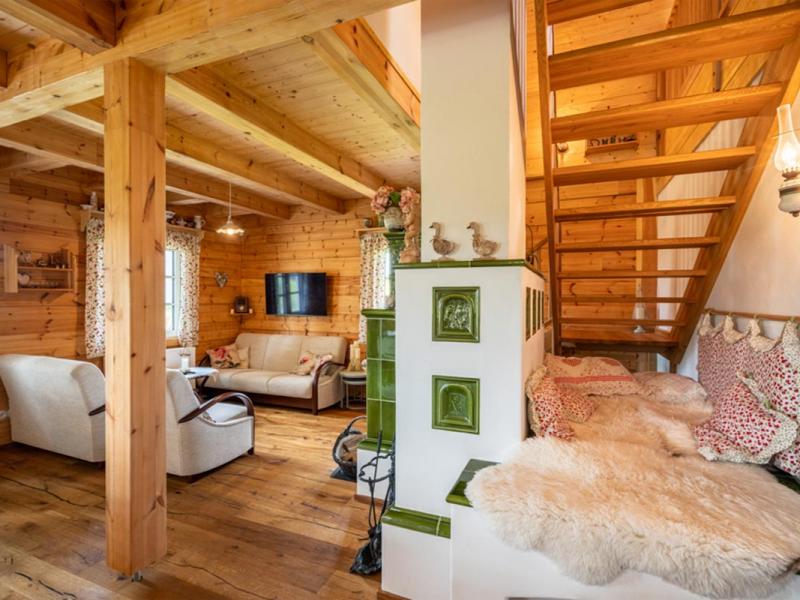 Poloroubenka Filipova Hut 1 13