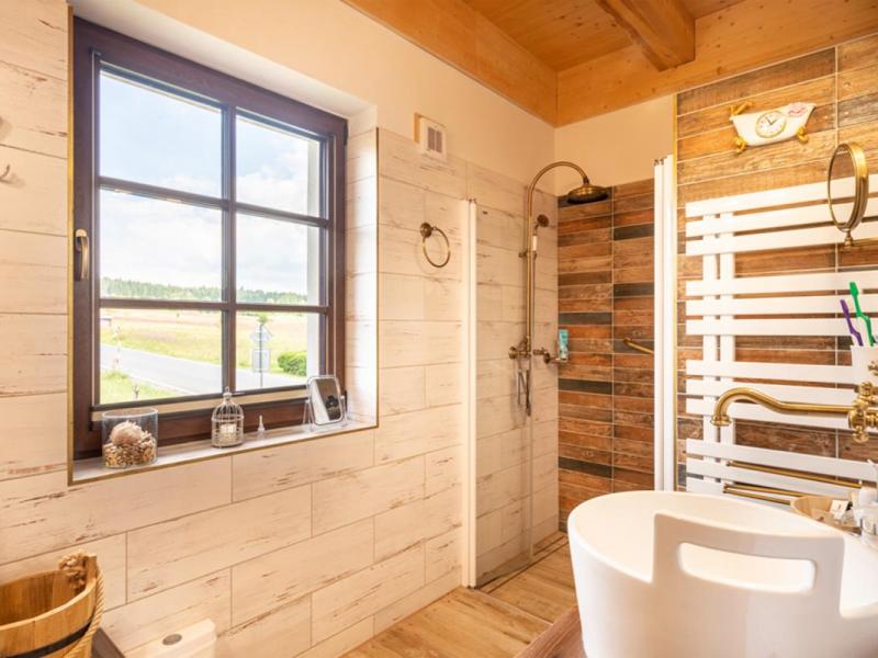 Poloroubenka Filipova Hut 1 18