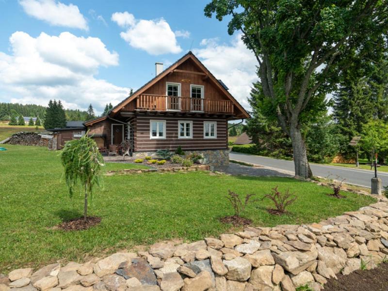 Poloroubenka Filipova Hut 1 4