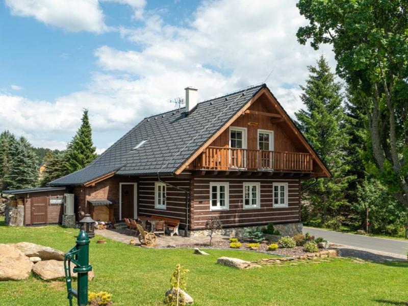 Poloroubenka Filipova Hut 1 5